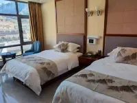 Rutog Shunyi Grand Hotel