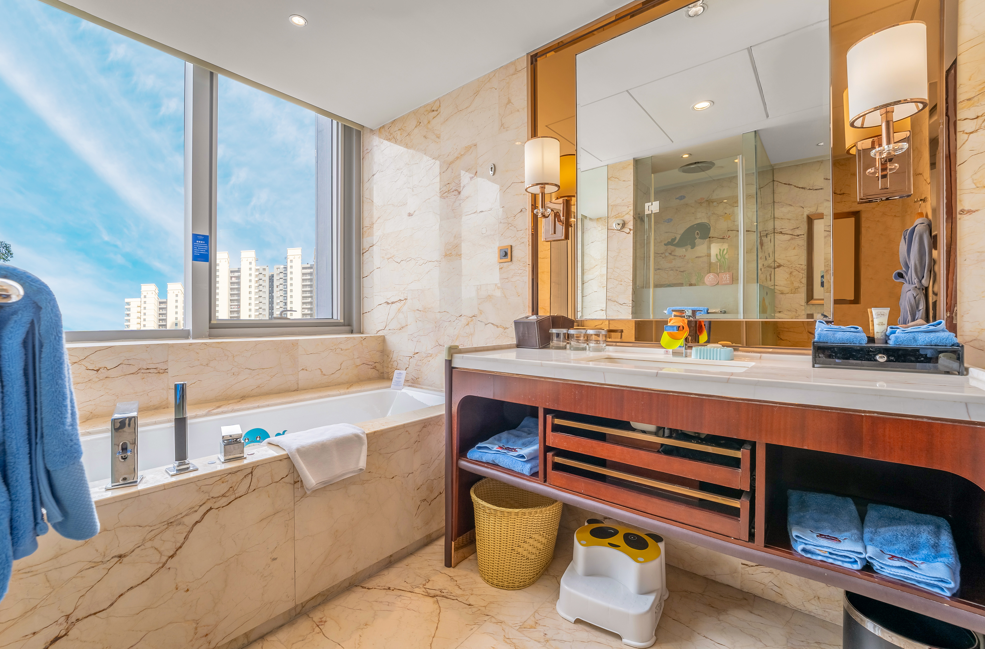 亲子主题套房【童趣盎然】+【宽绰大床】