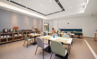 Home Inn Selected (Lincang New Asia Pacific Times Square railway station)