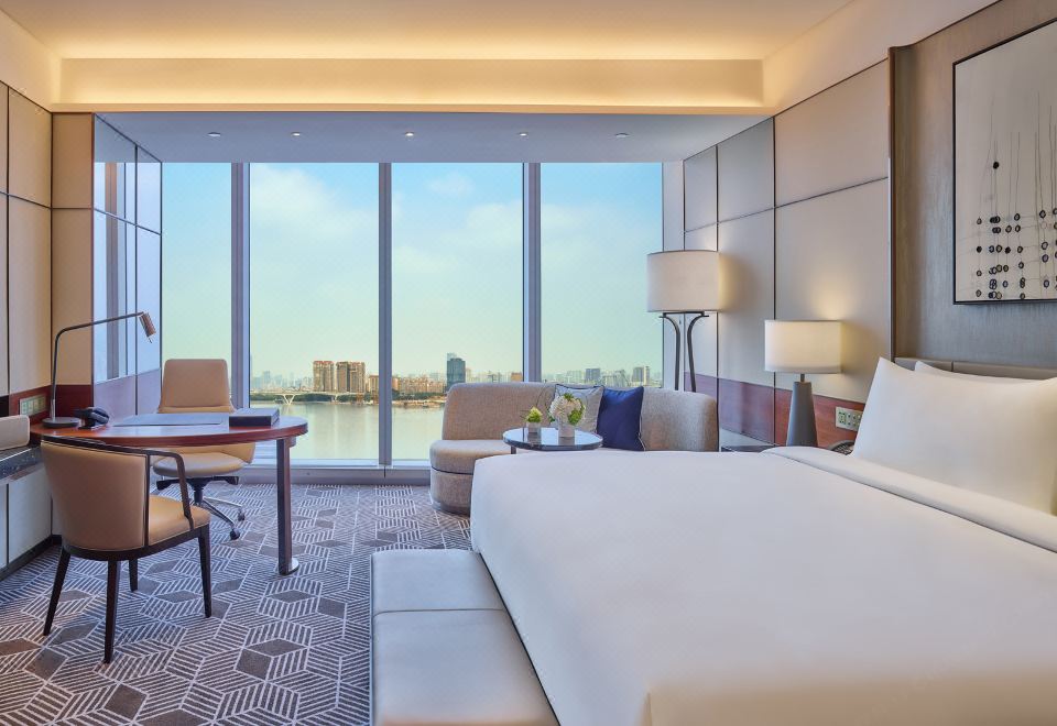 InterContinental Guangzhou Exhibition CenterDeluxe River-view Queen Room