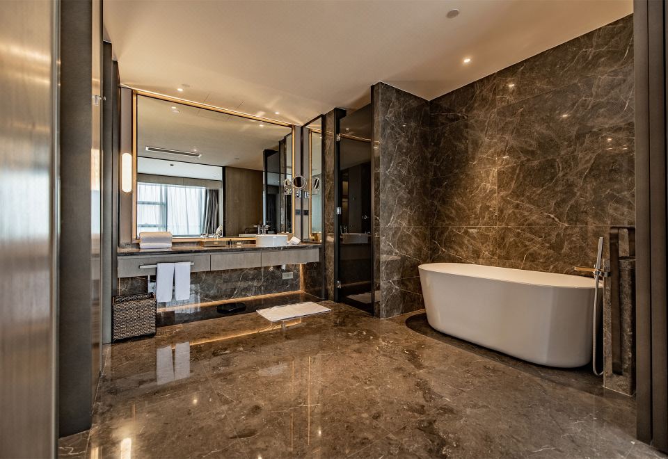 行政套房（智能客控+蓝牙音响+豪华浴缸+coffee机+迷你吧）