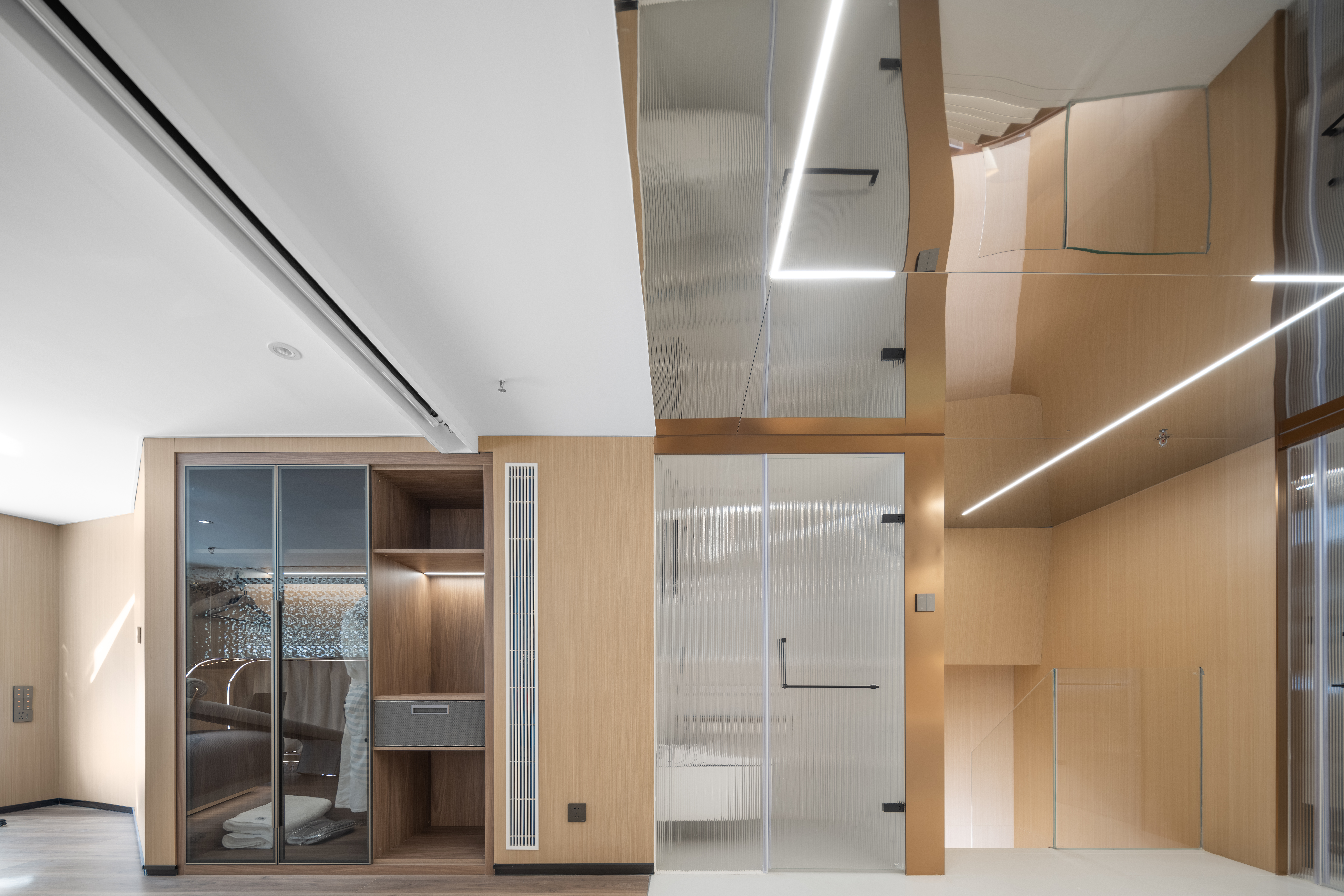 270度江景星空泳池跃层套房