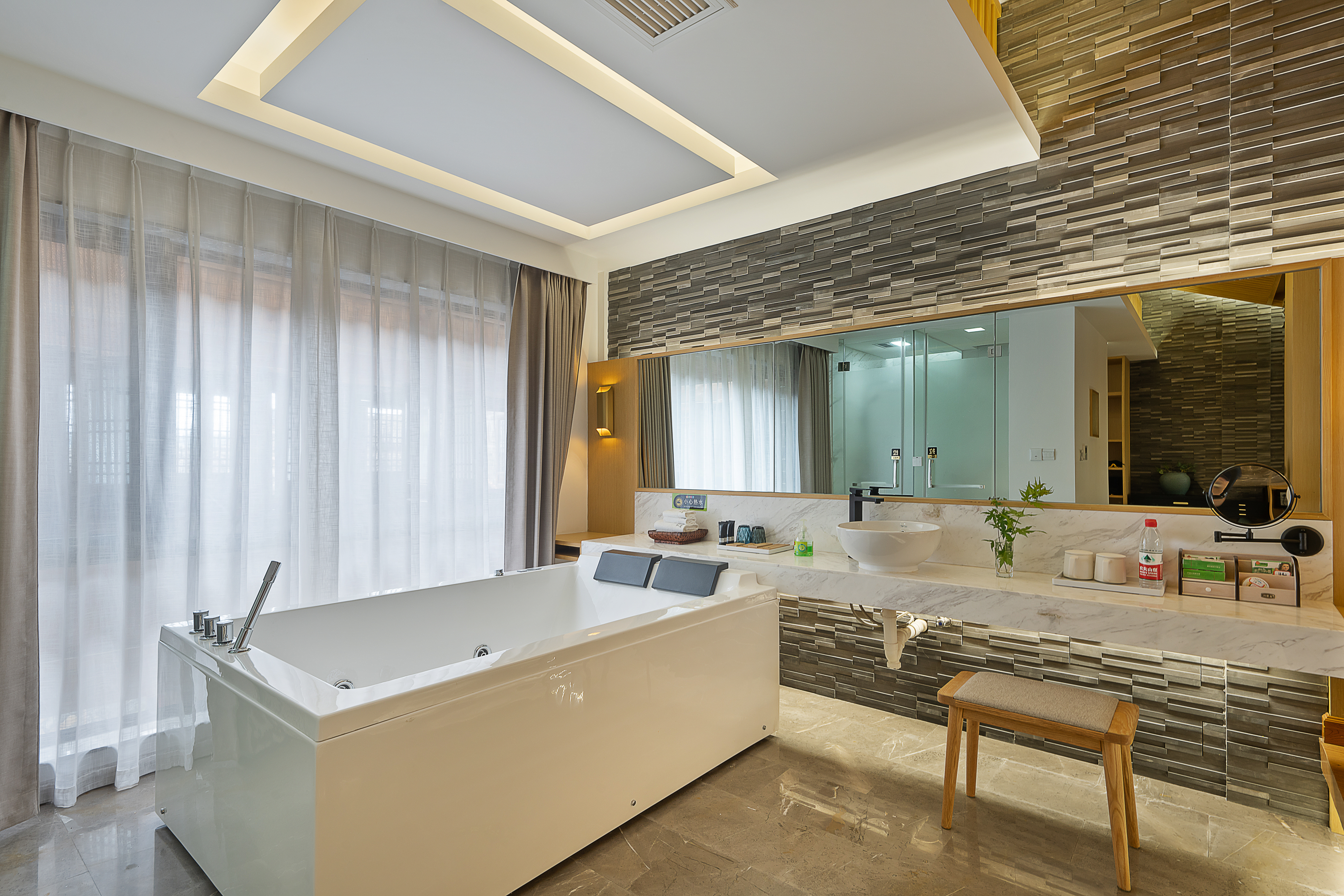 禅意榻榻米·茶室大床套房·按摩浴缸