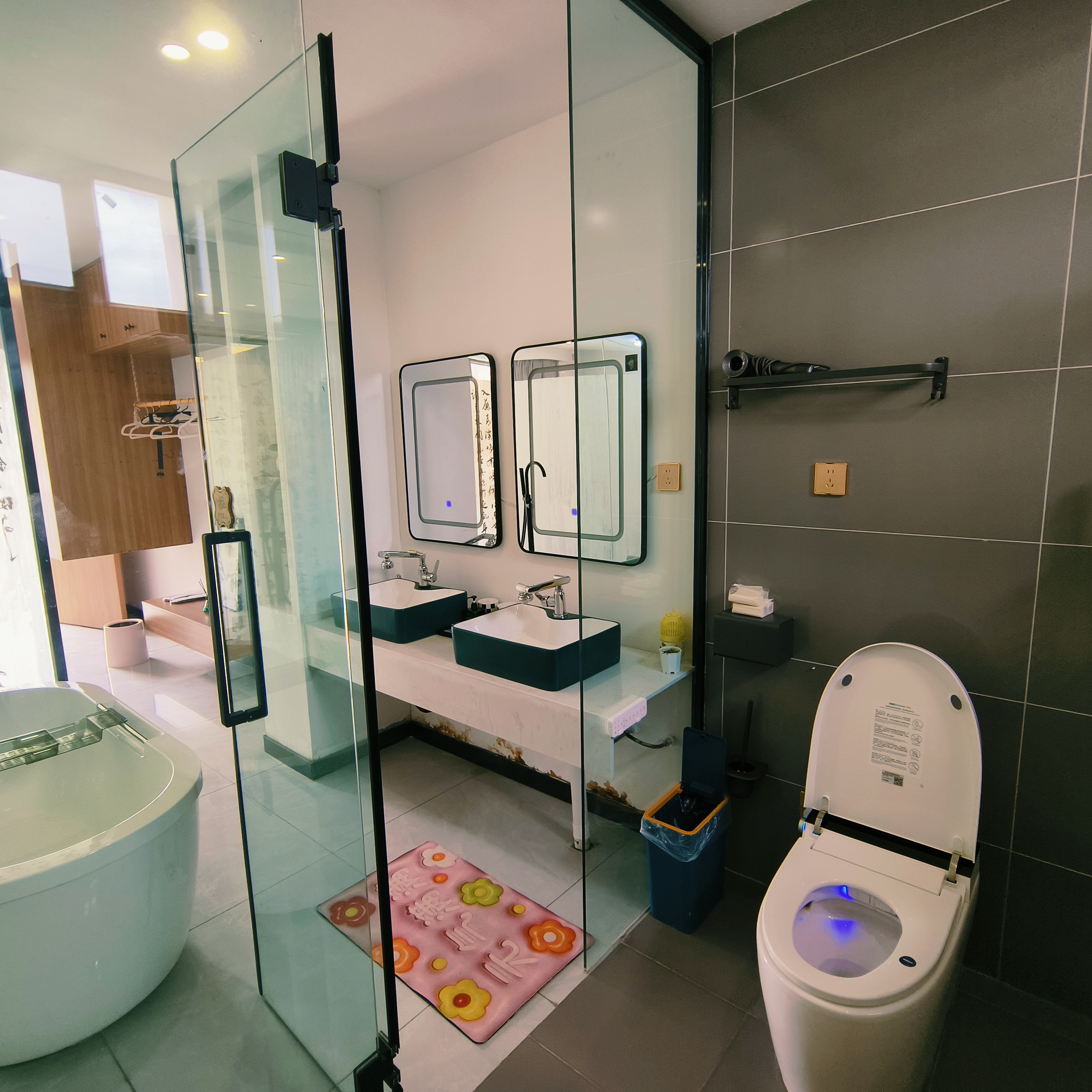 云烟豪华大床房（独立空调）