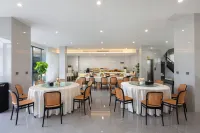 Yuetianju · Qishan Wangtian Stars Audio-Visual Resort Hotel (Yangshuo Shili Gallery Yulong River)