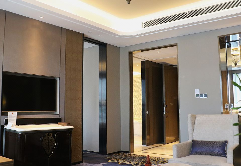 豪华套房 （奢享空间+深睡床垫+加湿器+高端洗护品）