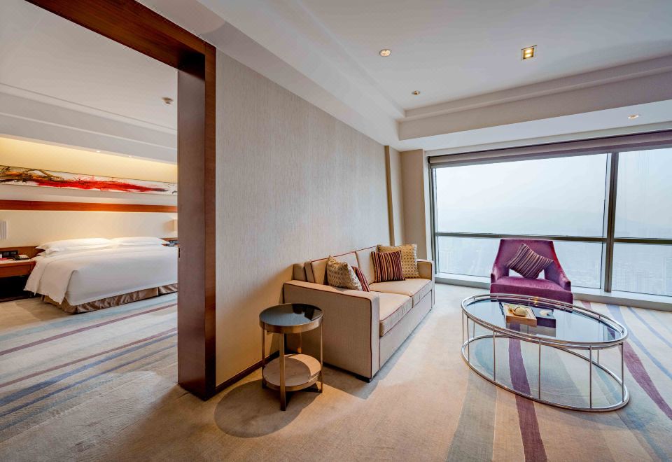 Crowne Plaza Wuxi TaihuKing 1 Bdrm STE Living Lihu Lake View