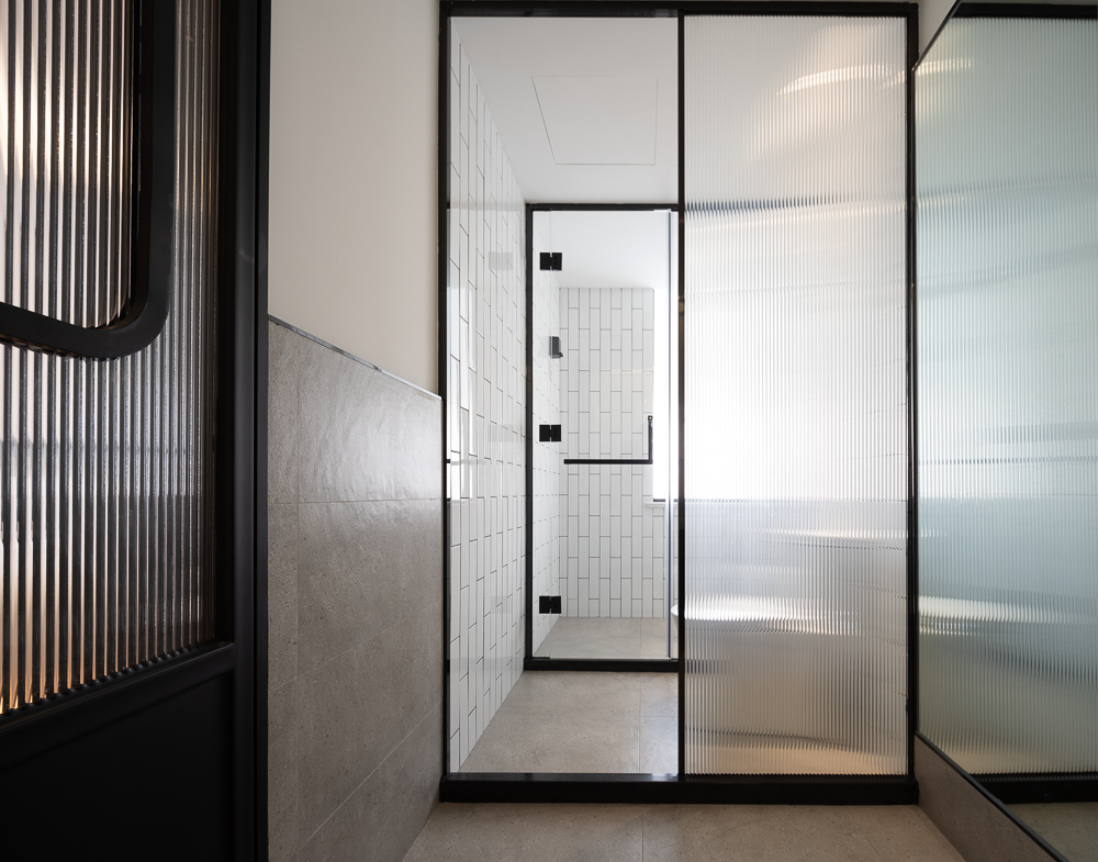 安舍城央菁英大床房-高速吹風機+以色列AHAVA精粹洗護