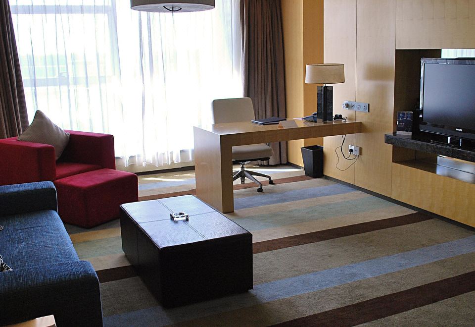 行政湖景大床套房