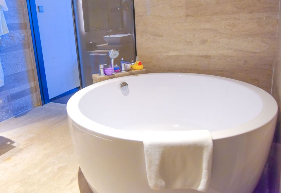 豪华房（超大床+海沧大桥景观+小童主题）