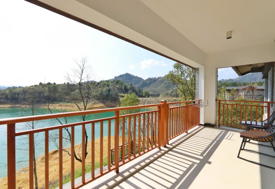 Qiandaohu Xinbo Holiday HotelCourtyard Detached Family Five-Bedroom House