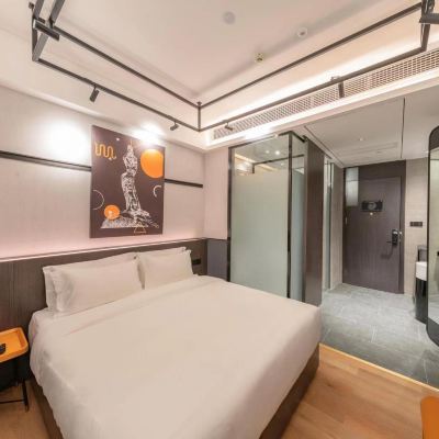 標準大床房（深睡床墊+藍牙音響+智能客控） ZMAX HOTELS（珠海拱北口岸情侶路店）優惠