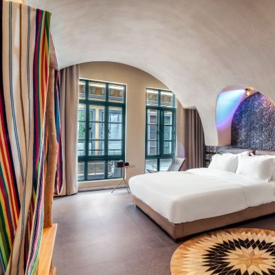 獨龍族|奢享浴缸日落燈大床房 昆明阿迷·藝宿優惠