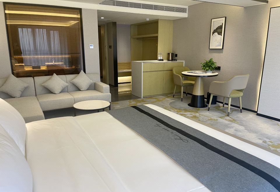 Dejin Garden Hotel (Shenzhen International Convention and Exhibition Center)Deluxe Queen Bed Room