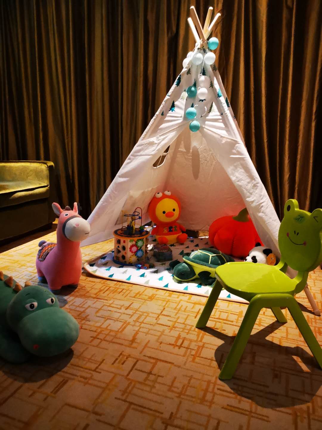 行政親子套房（外景明窗+浪漫浴缸）