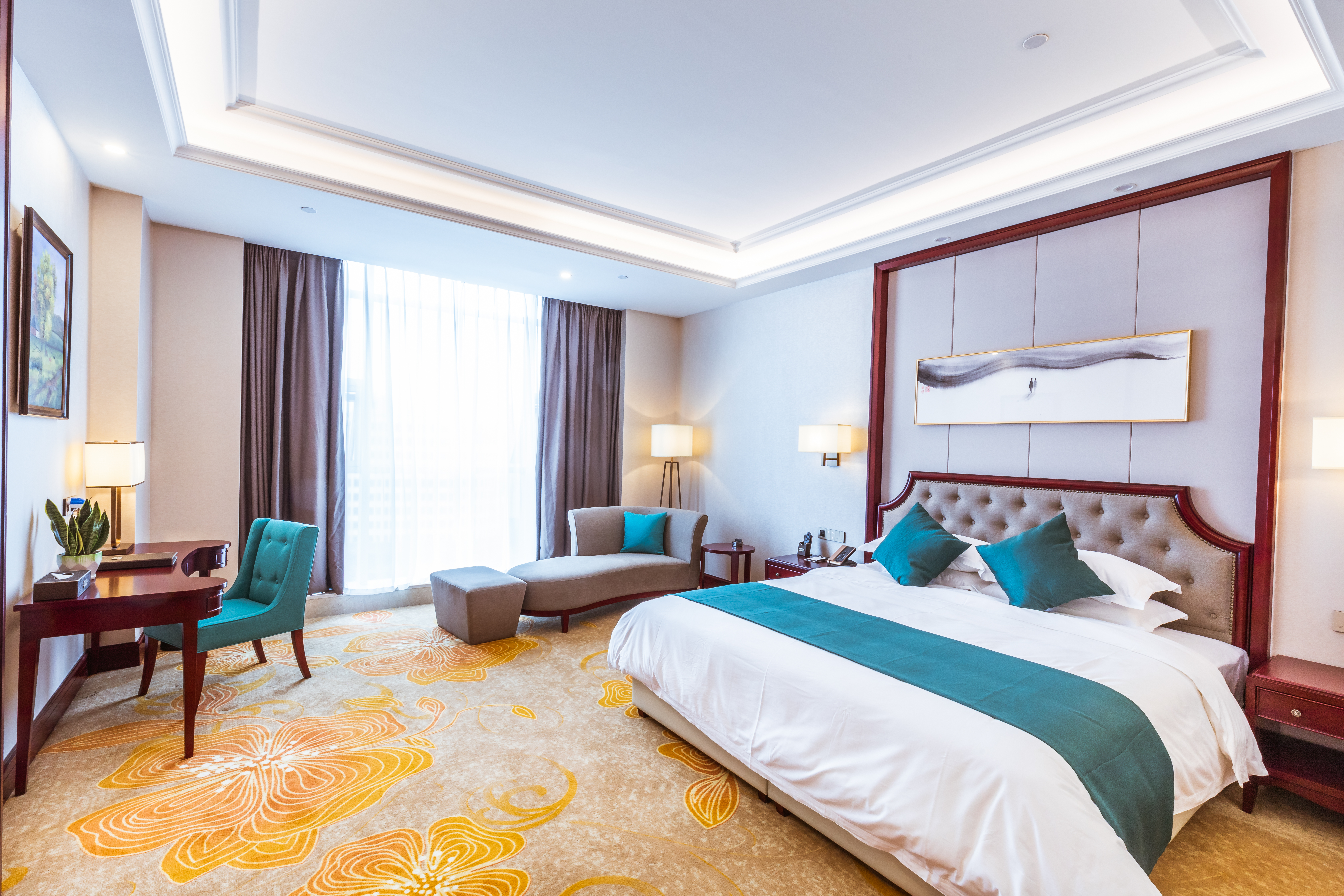 豪华大床房（全景落地窗+舒适沙发+独立浴缸）