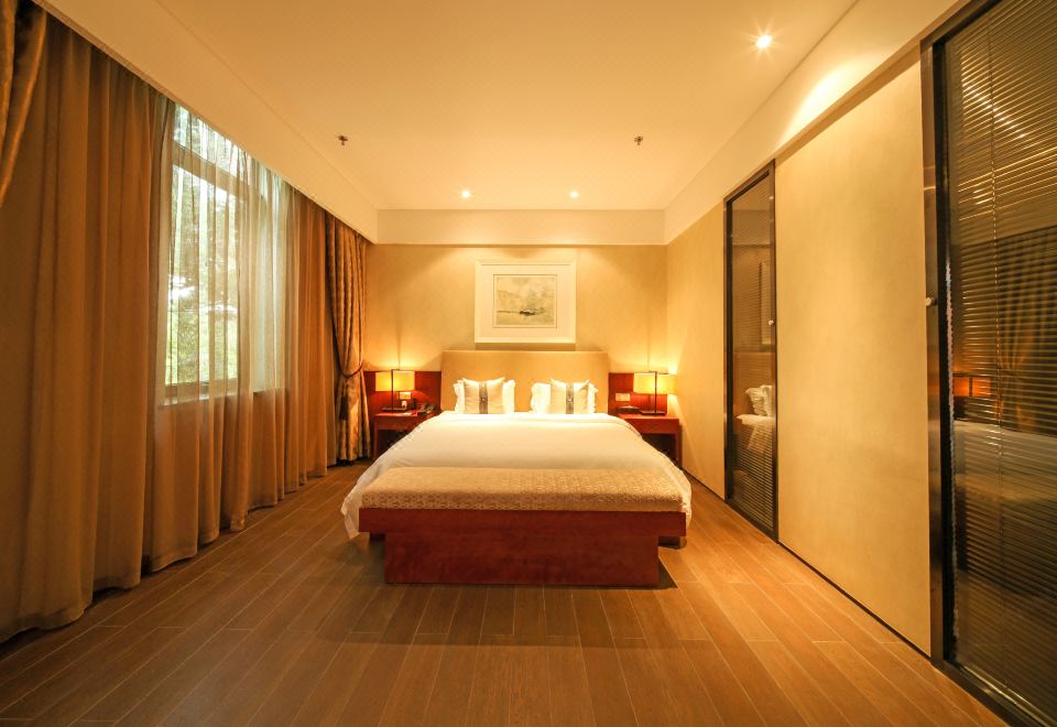 枫园豪华大床房