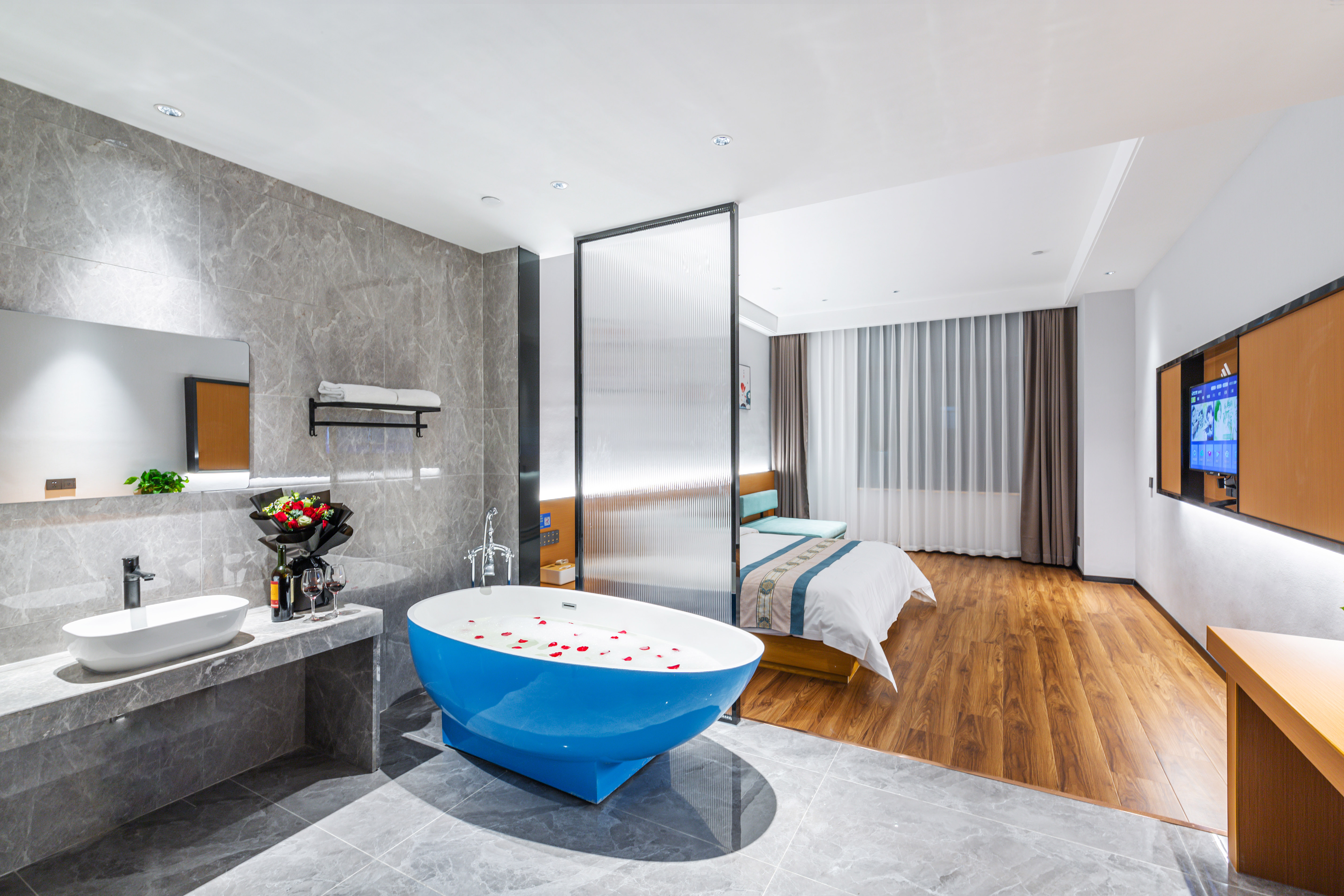 尊享浴缸大床房「深睡床墊+智能客控」