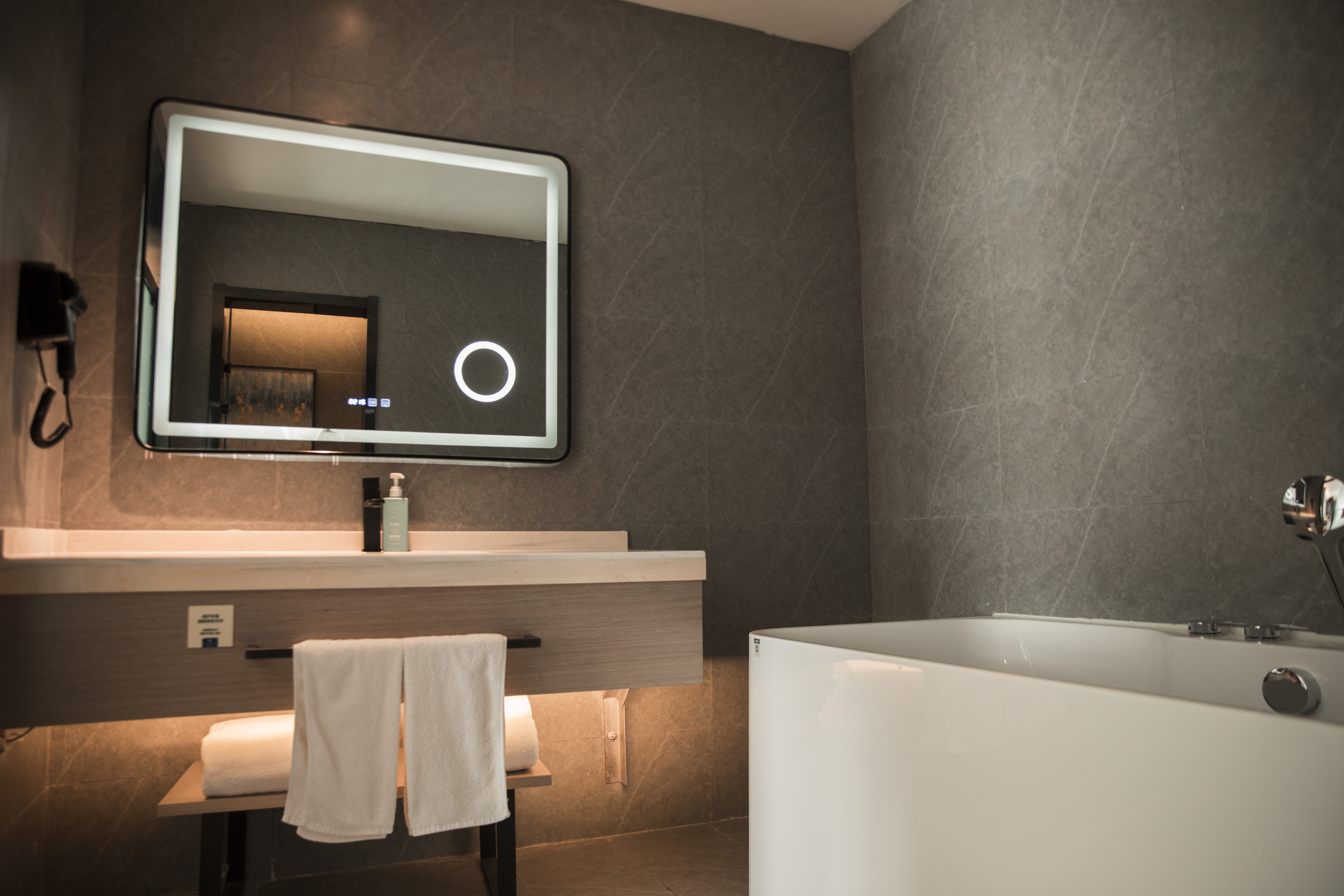 行政套房（智能客控+品牌床垫）