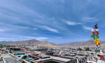 Lhasa Renshijian Inn