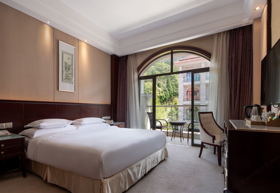 园景阳台大床房