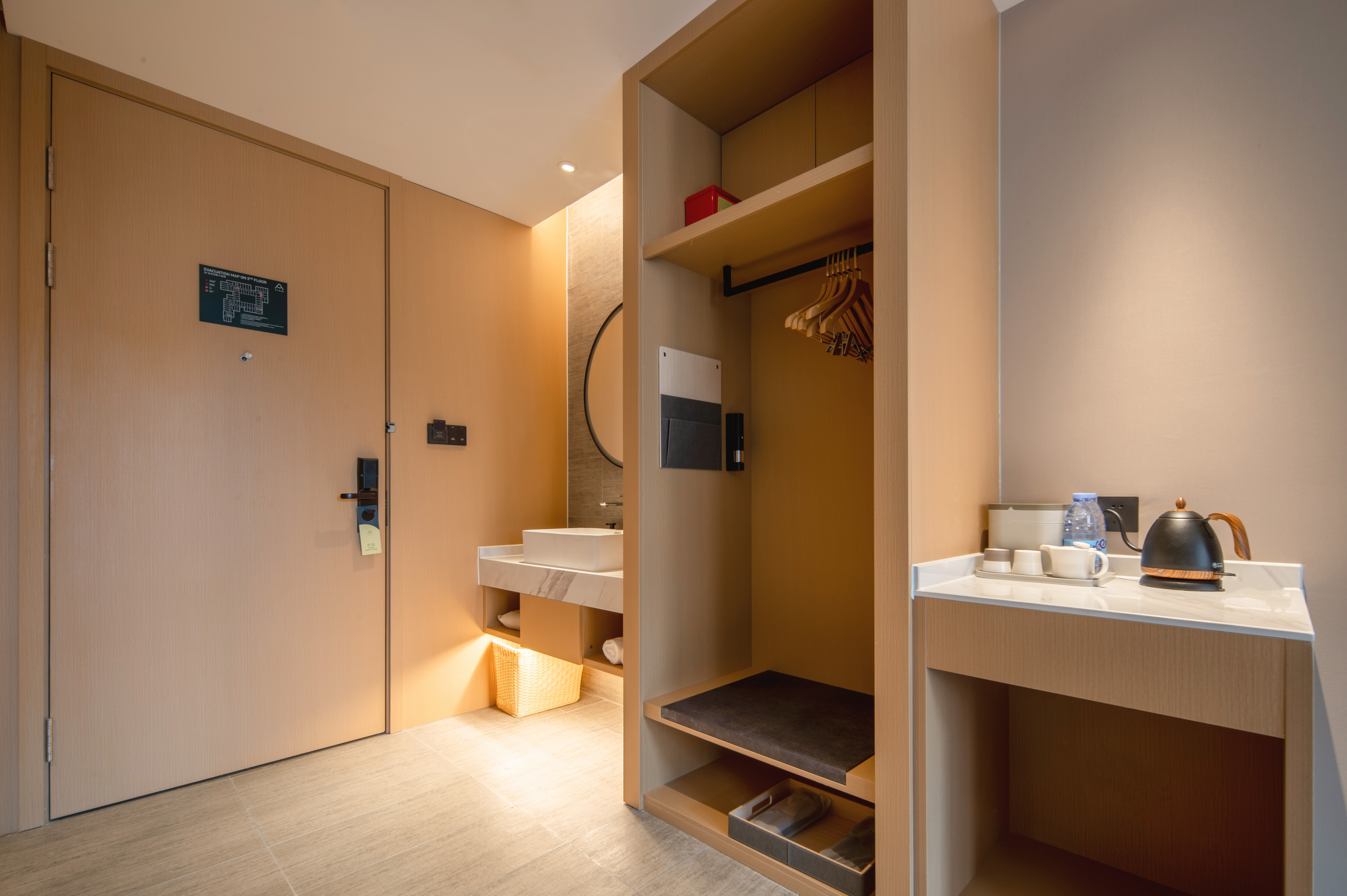 高級大床房（恒溫馬桶+手機投屏）