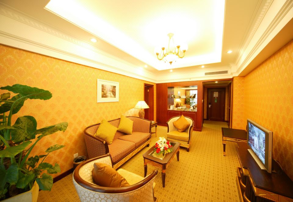Pine City Hotel ShanghaiExecutive Suite, King