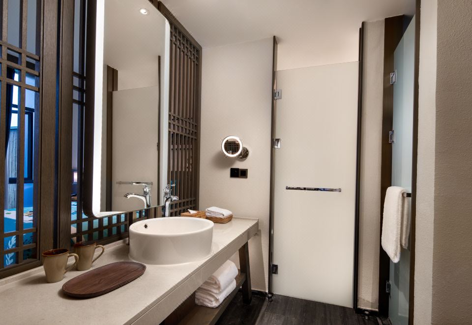 阳台高级豪华大床房