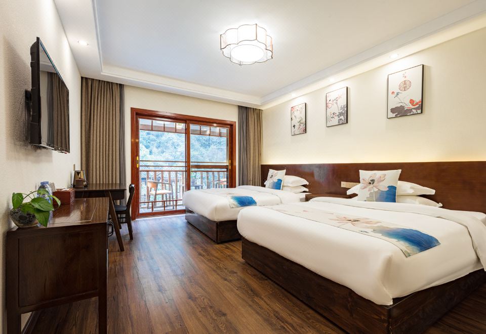 Balcony mountain view twin room