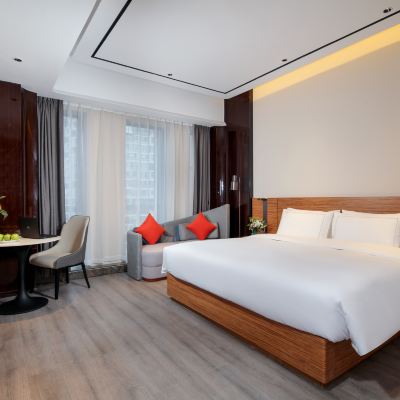 行政豪華大床房（戴森吹風機+私享Coffee機+冰箱+逸扉專屬浴袍+浴缸） 成都玉林路省體育館逸扉飯店優惠