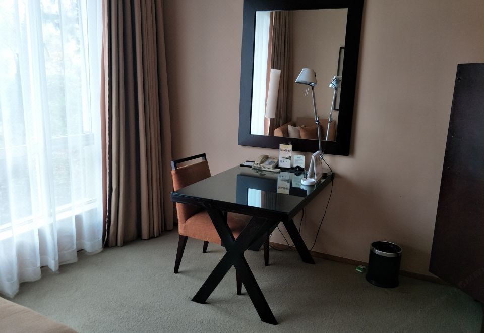 Jinling ResortQueen Room With Garden View