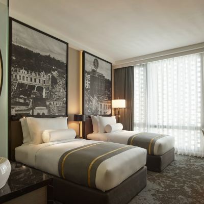 Deluxe Twin Room Kupon Hotel Stripes Kuala Lumpur, Autograph Collection