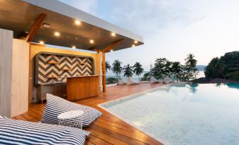 The swimming pool at or near Hotel Villa Kundalini by Vista Rooms is available for use at Panwaburi Beachfront Resort