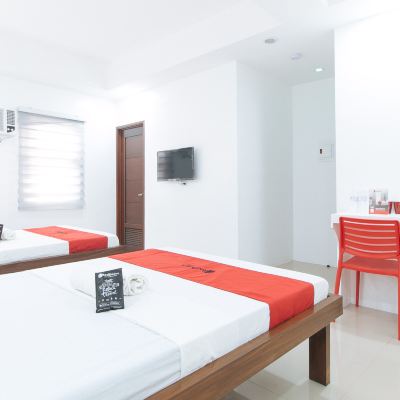 RedDoorz Family Room RedDoorz Plus @ d'Builders Poblacion - BGC Promo Code