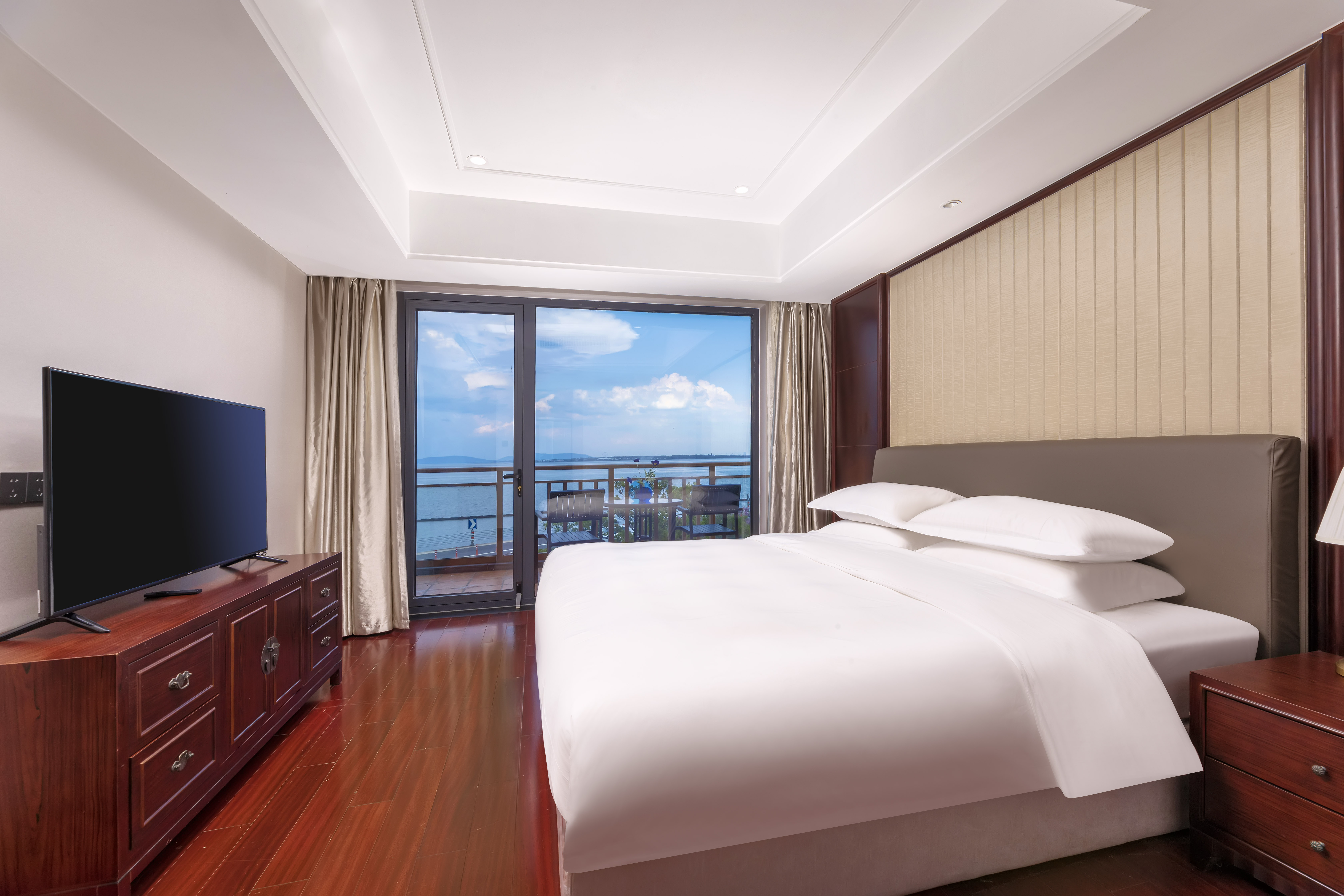 湖景豪华大床房A