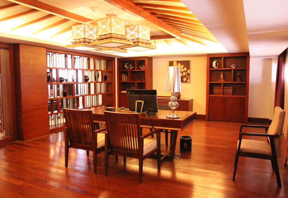 海丽号总统套房（温泉水+私人影音室+室外露天泡池+大浴缸+湿蒸房）