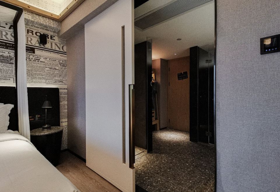 ARTHUR HOTEL CANTON TOWER GUANGZHOUArthur Deluxe Room With Kingbed