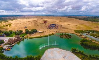 Xingyu Tangsuge Desert Hot Spring Hotel