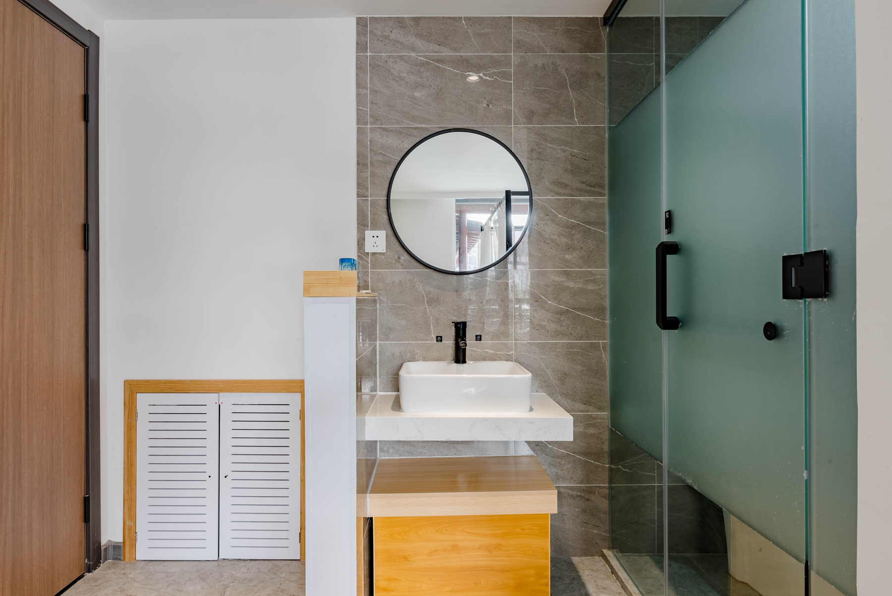 静居大床房（全景落地+园林景观+轻纱帷幔）