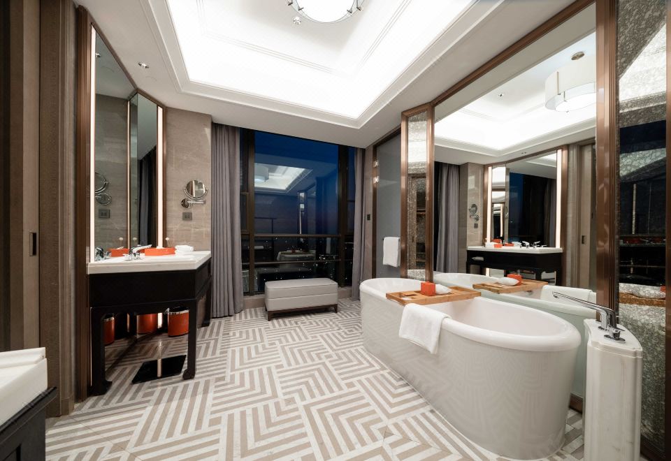 玉蘭苑行政湖景套房