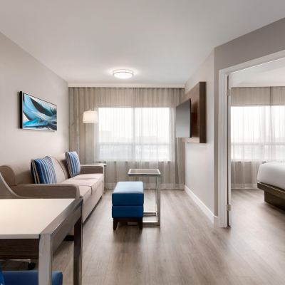 兩室特大床套房 多倫多機場希爾頓大使館套房酒店優惠