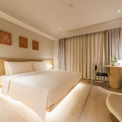 雅緻大床房（手機投屏+小冰箱） 北京國貿CBD亞朵S飯店xFunsCenter優惠