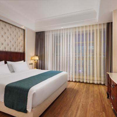 尊享豪華套房 東方鳳凰飯店（中山燈都古鎮華藝廣場店）優惠