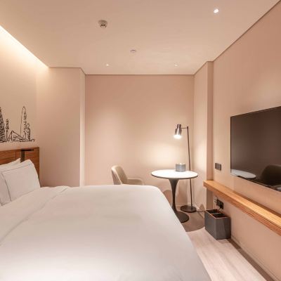 靜享大床房（智能語音+私享Coffee機） 上海靜安逸扉酒店優惠