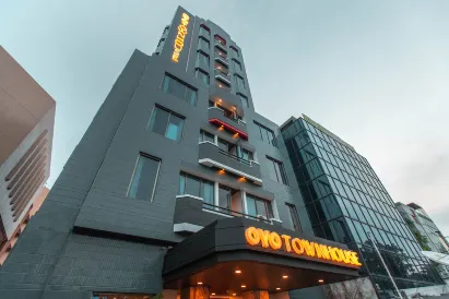 Super OYO Townhouse 1 Hotel Salemba