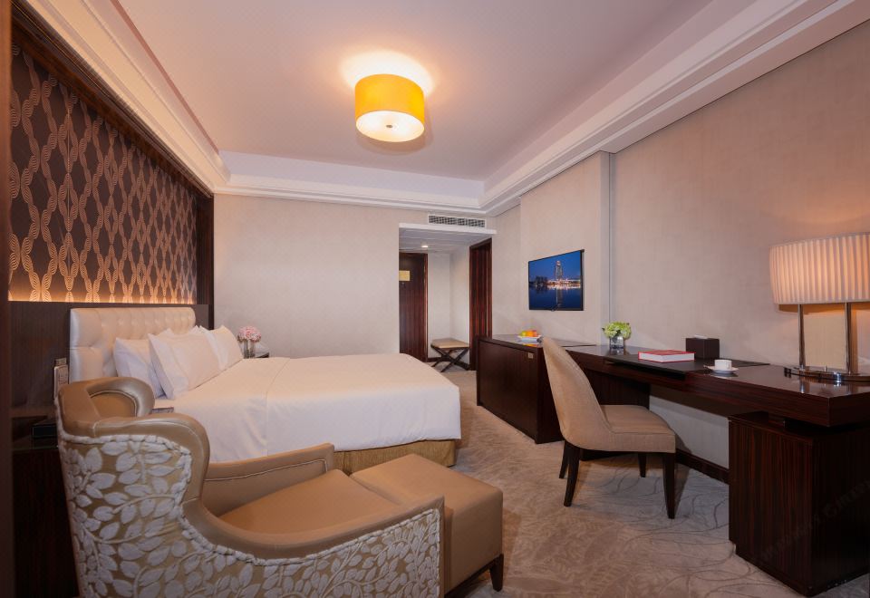 雅致湖景家庭套房