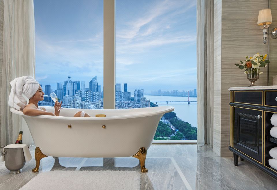The Azure Qiantang, a Luxury Collection Hotel, HangzhouSuite - River-View