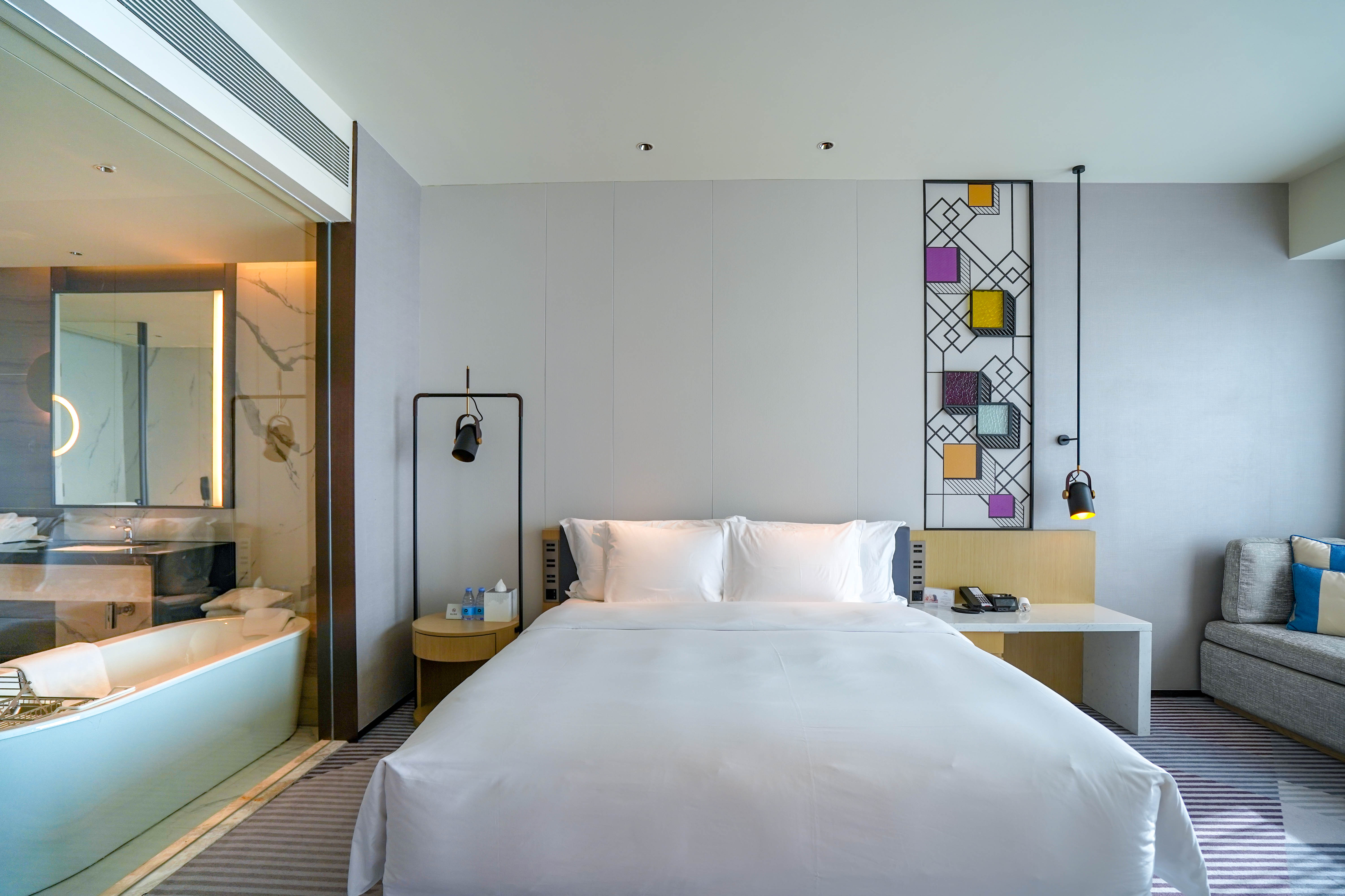 行政湖景大床房