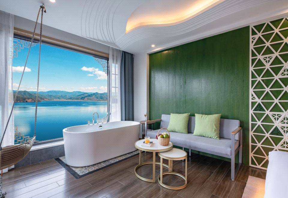 Lvqi-Smart 180 ° Lake-View Tub Double Bed Room