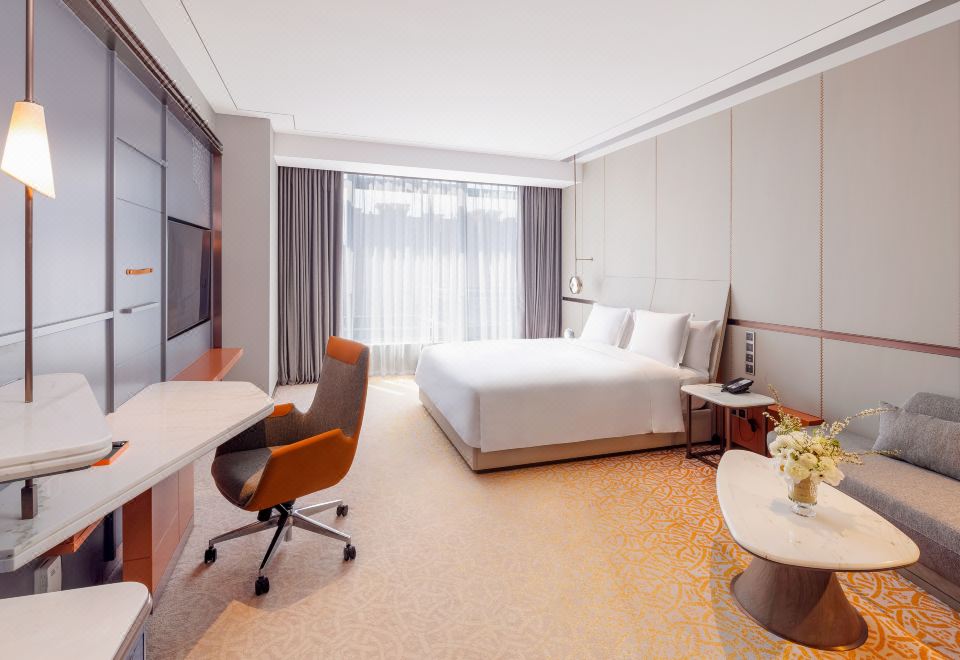 Crowne Plaza Qingdao Jinshui, an IHG Hotel1 King Bed Standard High Floor